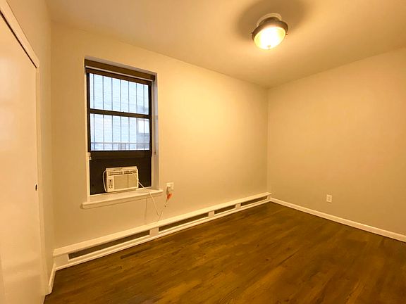 5th image of 124 W 109th St