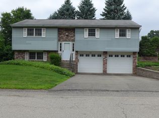 207 Woodmont Dr, Pittsburgh, PA 15238
