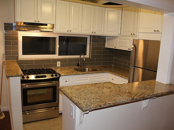 5th image of 432 Rosecrans Ave