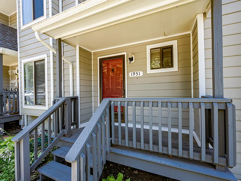 1951 Airy Cir — Photo 3