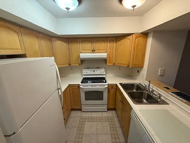 1500 SE Royal Green Cir #203 — Photo 17