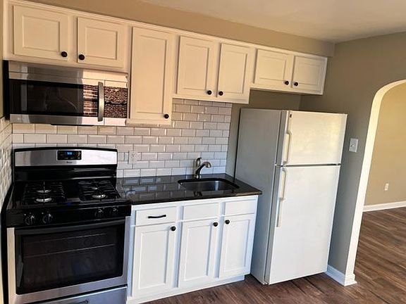 4th image of 7115 1/2 Oxford Ave Unit A