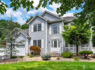 4 Strek Dr, Parlin, NJ 08859