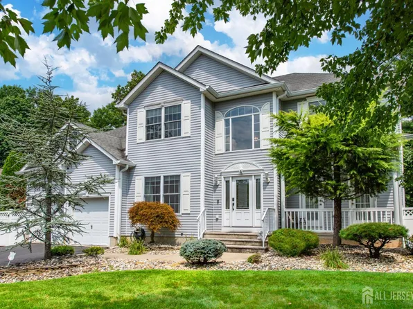 4 Strek Dr, Parlin, NJ 08859