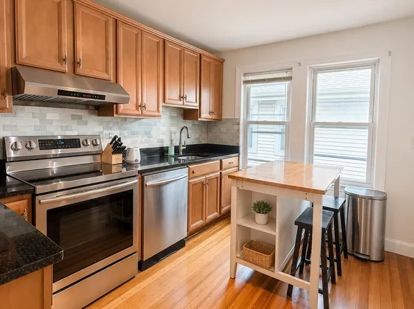79 Hammond Ct #2, Quincy, MA 02169