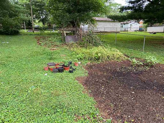 5th image of 2917 Sarah Dr