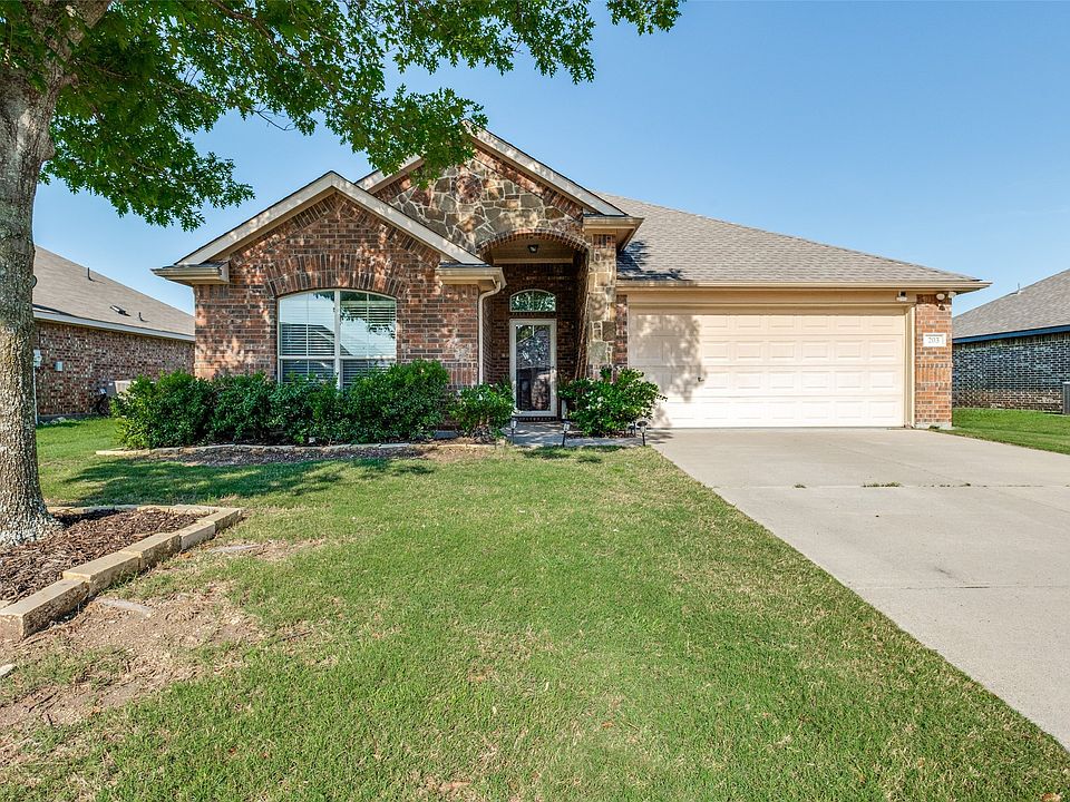 1st image of 203 Commonwealth Cir
