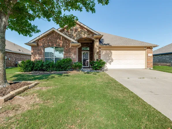 203 Commonwealth Cir, Waxahachie, TX 75165