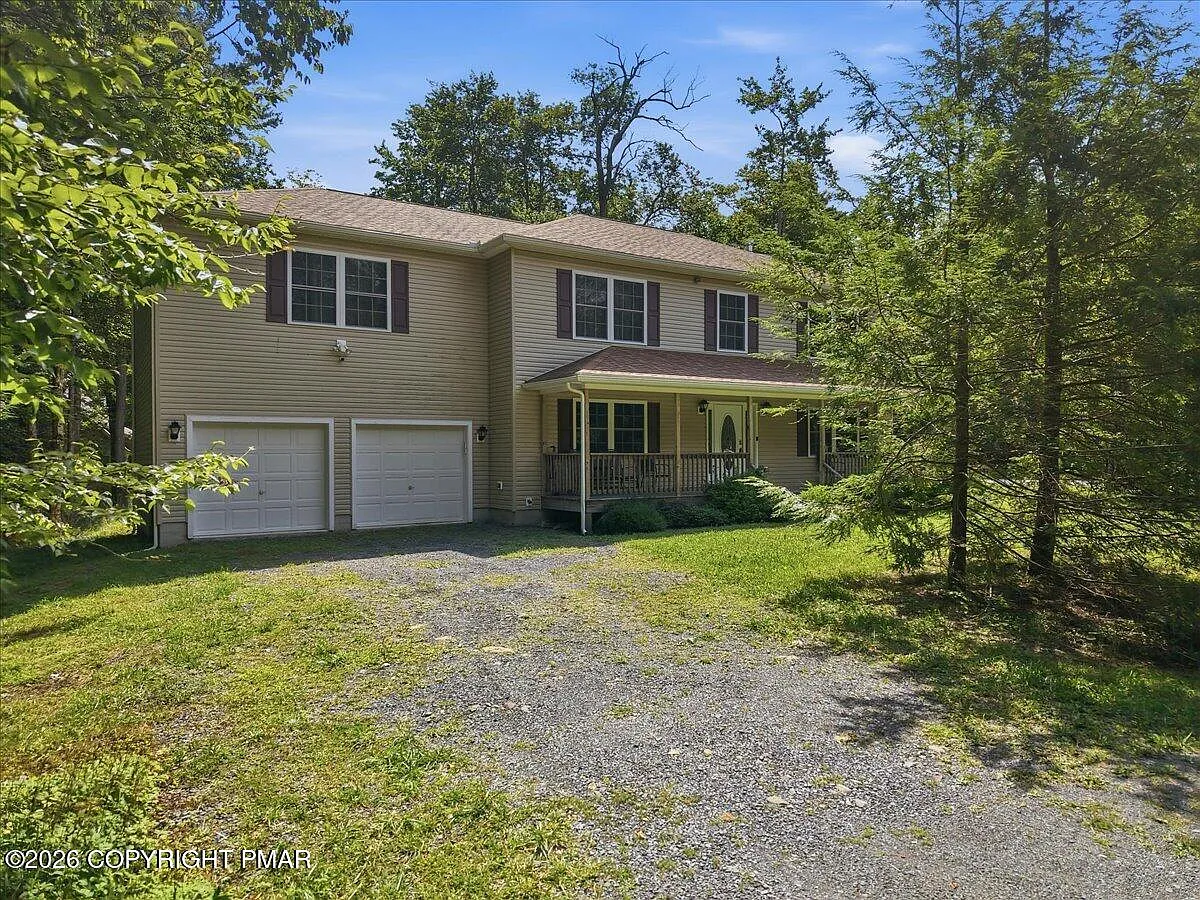4 bed, 2744 sqft, $2,750 — Photo 2