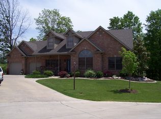 5303 Whispering Woods Dr, Godfrey, IL 62035