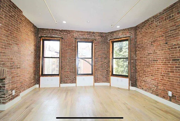 Rented by Bruma Realty LLC | media 1