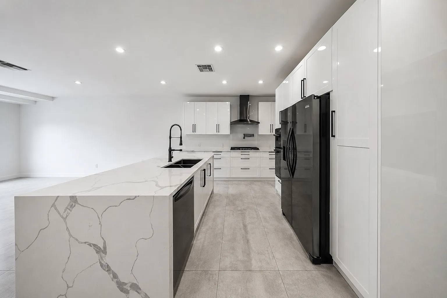 2 bed, $4,500 — Photo 2
