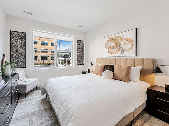5th image of 450 W Westfield Ave #331