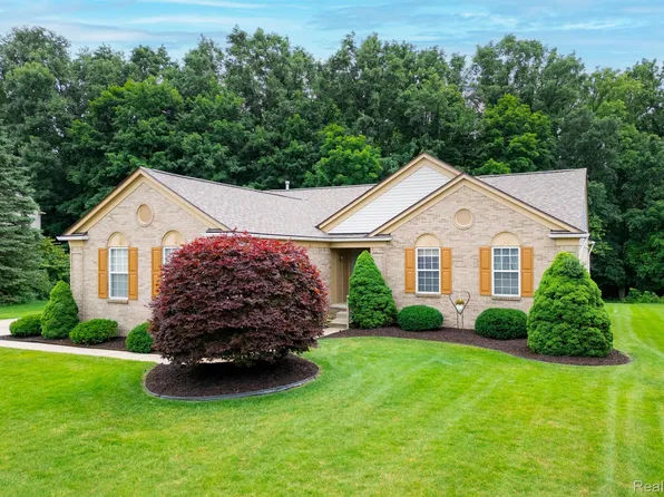 3190 Greenwich Ct, Canton, MI 48188