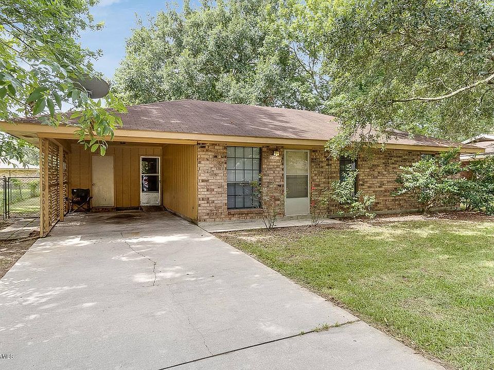 1st image of 105 Collins Dr