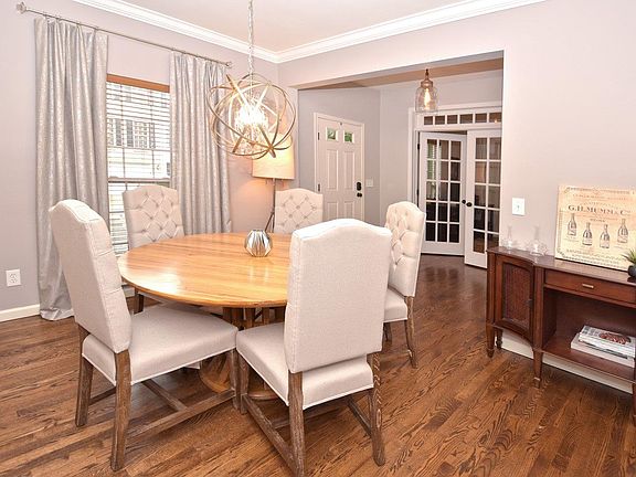 3rd image of 7241 Mariemont Cres