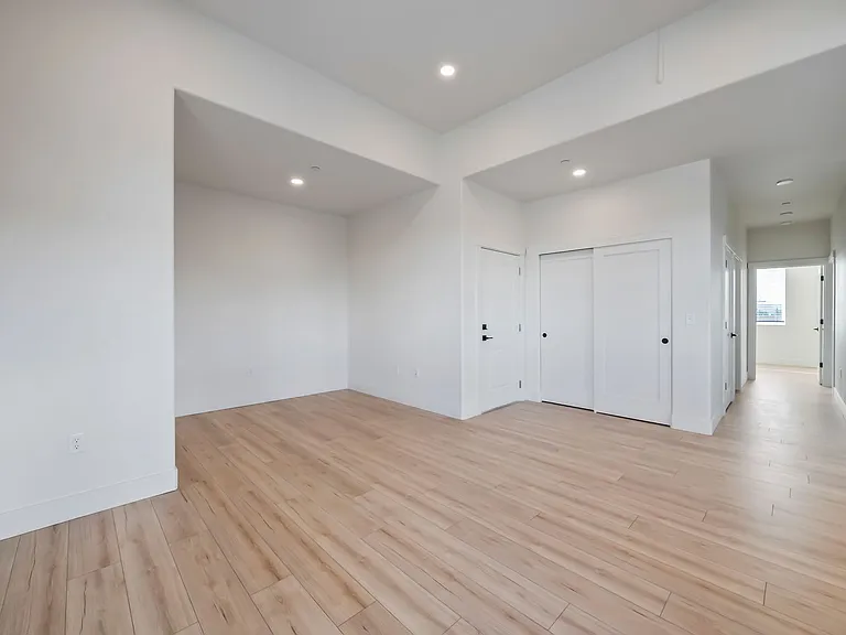 470 NW Fir Ave #201 — Photo 19