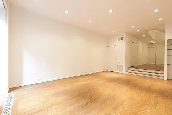 Rented by Solow Realty | media 10