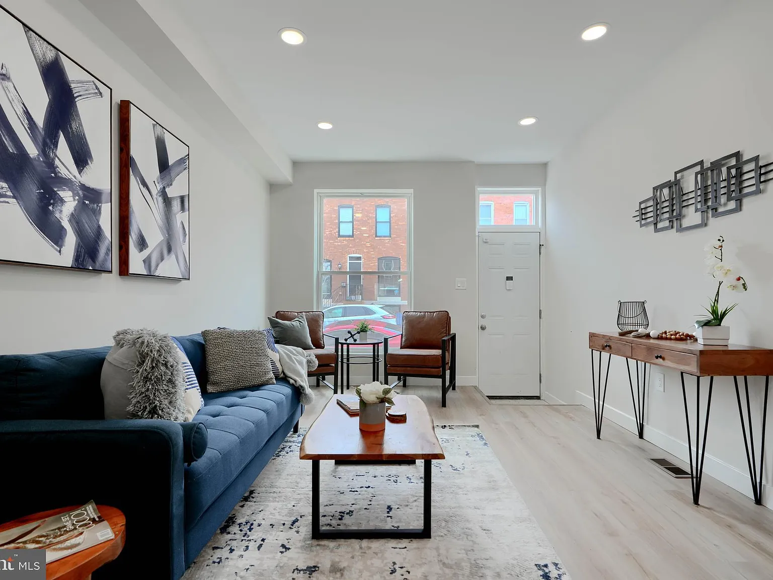 4 bed, 1980 sqft, $3,200 — Photo 3