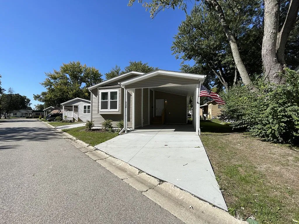 2 bed, 2.0 bath, 1095 sqft, $1,800 — Photo 1
