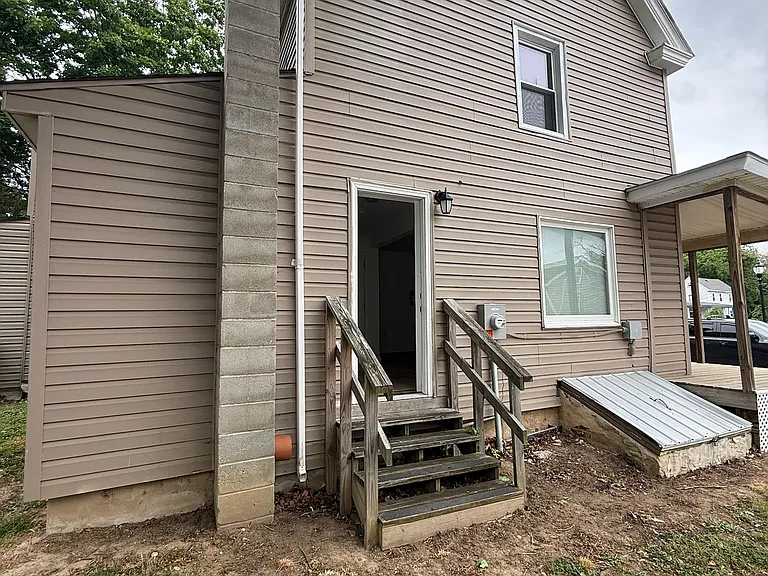 163 S Main St — Photo 27
