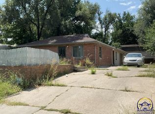 211 SW Heights Rd, Topeka, KS 66609