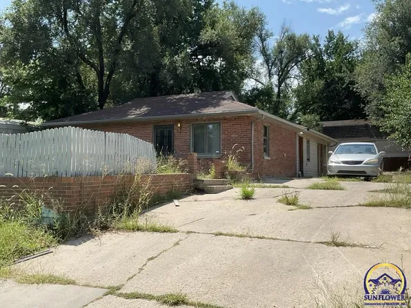 211 SW Heights Rd, Topeka, KS 66609