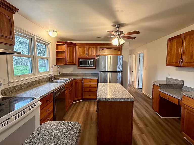 99 Phillips Ln — Photo 8