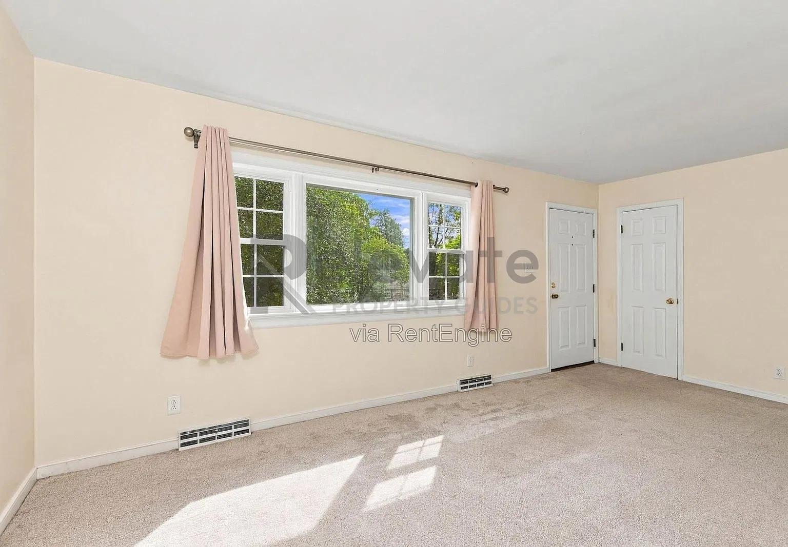 3 bed, 1.0 bath, 1154 sqft, $1,895 — Photo 2
