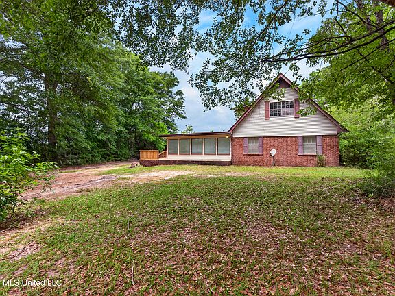 5th image of 303 Varnado Ave