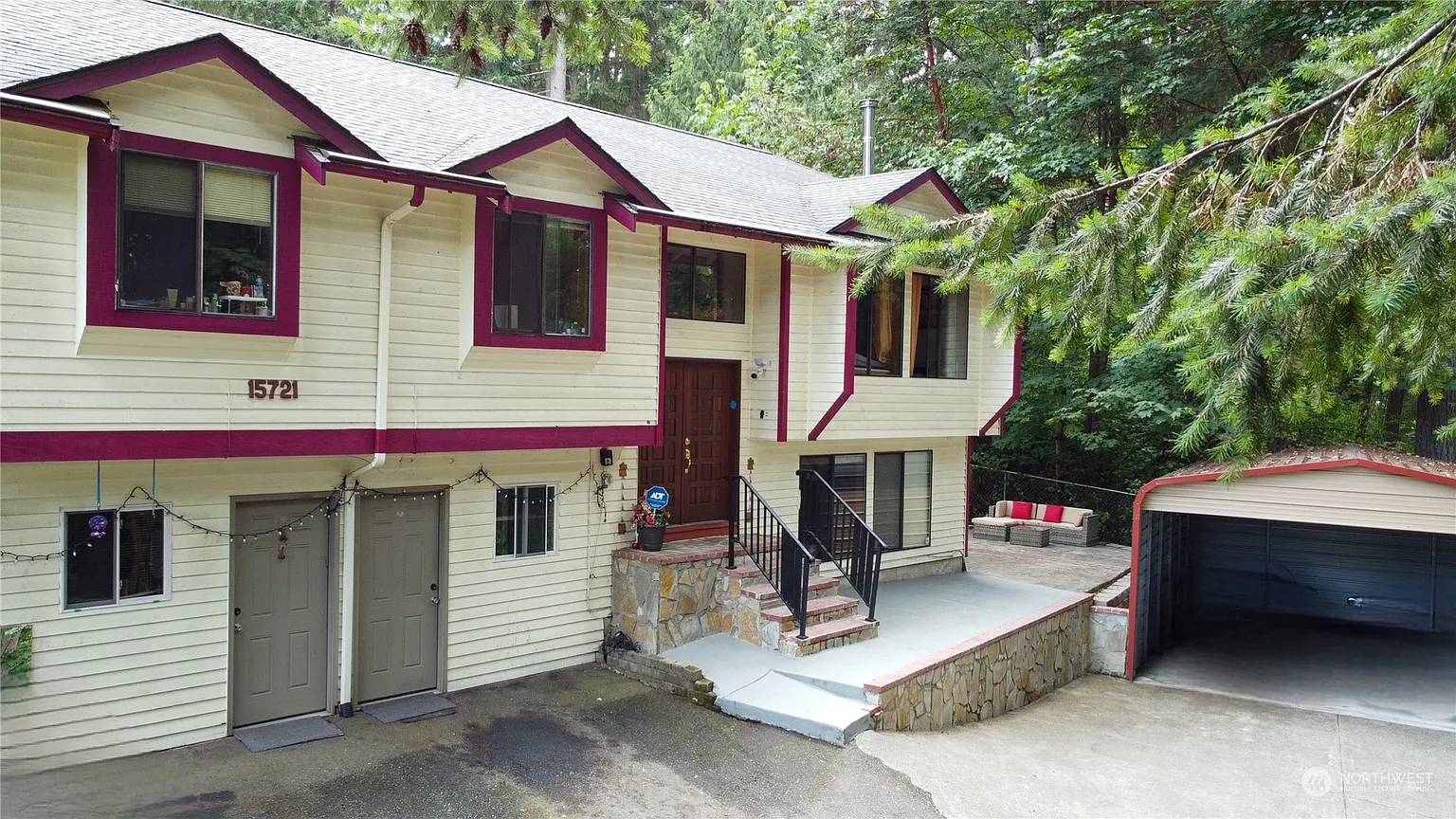 15721 SE Newport Way photo 1