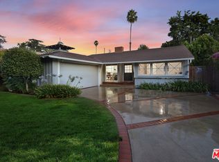 13814 Kittridge St, Valley Glen, CA 91405