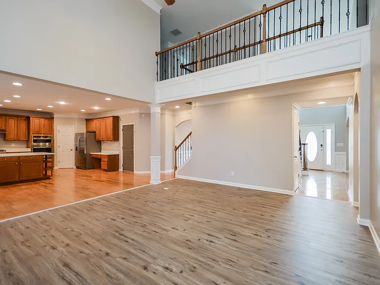 2408 Hyde Park Ct — Photo 5