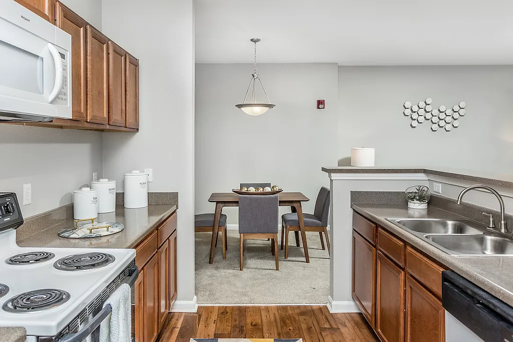 Legacy North Pointe Apartments — Photo 3