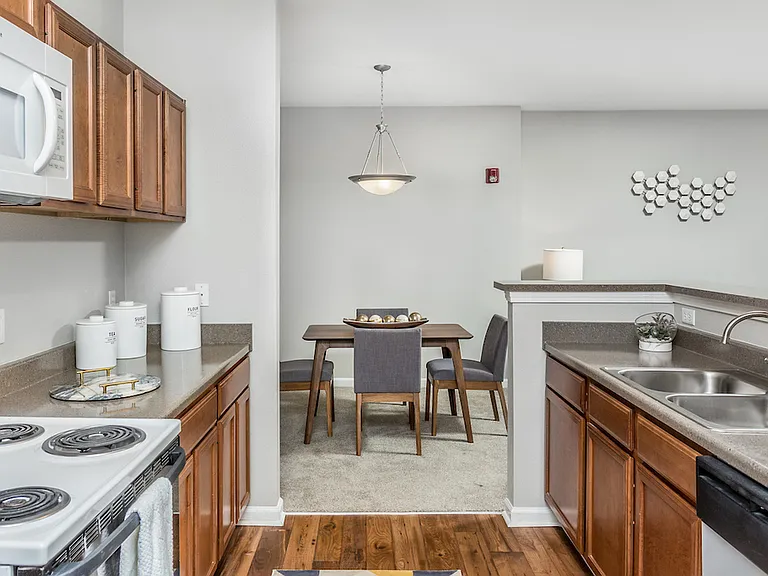Legacy North Pointe Apartments — Photo 3