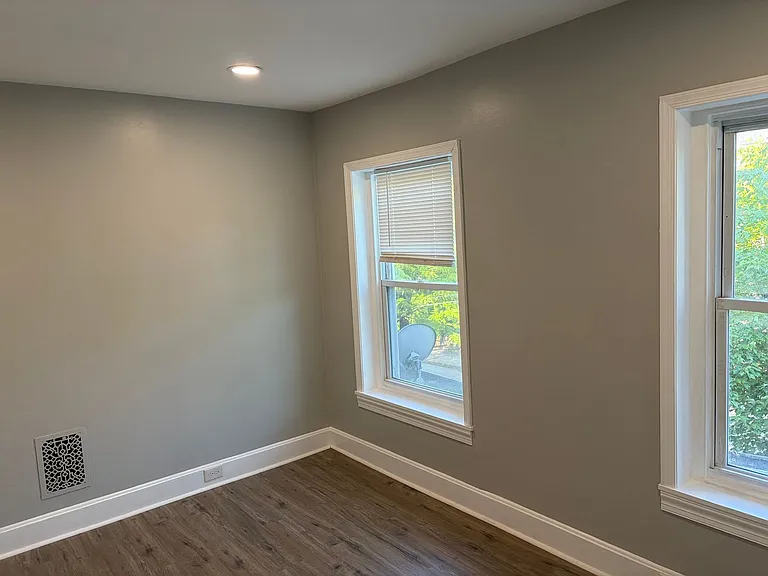 512 1/2 N Charlotte St — Photo 18