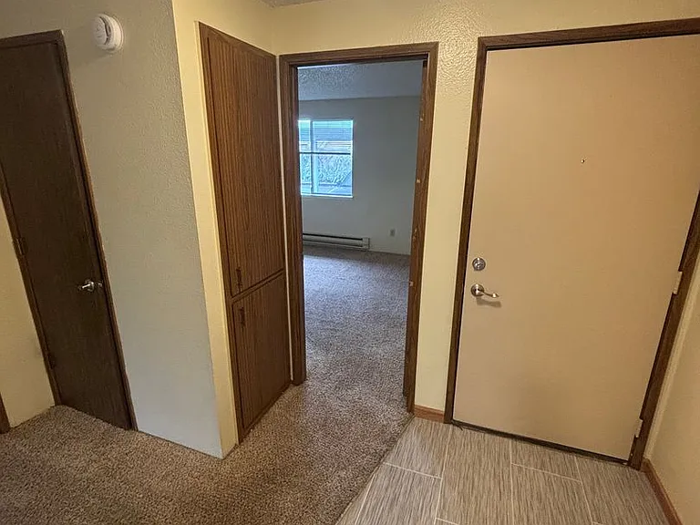 1 Bedroom 1 Bathroom at Hollywood Park Apartments — Photo 4