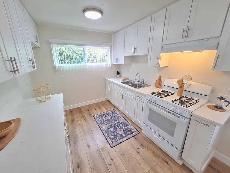 6845 Hazeltine Ave #6 — Photo 11