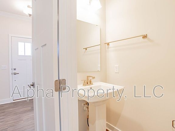 4th image of 215 Clearwood Dr