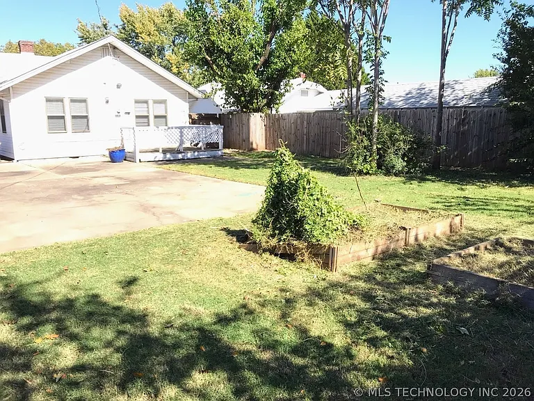 2240 E 12th Pl — Photo 3
