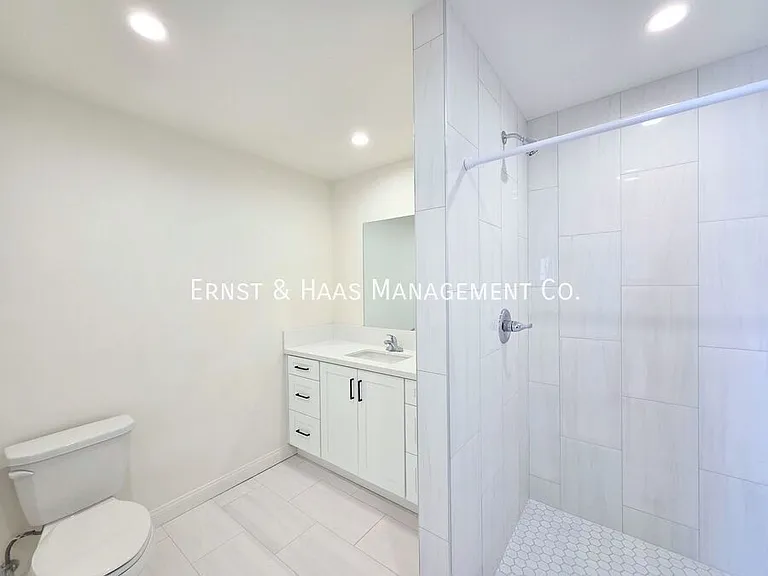 321 Chestnut Ave #8 — Photo 1