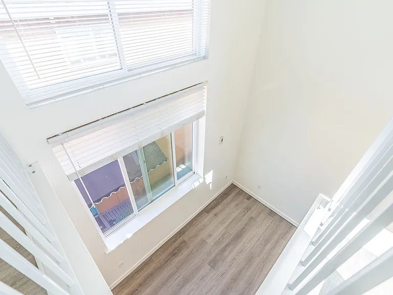 Modern Efficient Apartments in Prime Capitol Hill Location — Photo 22