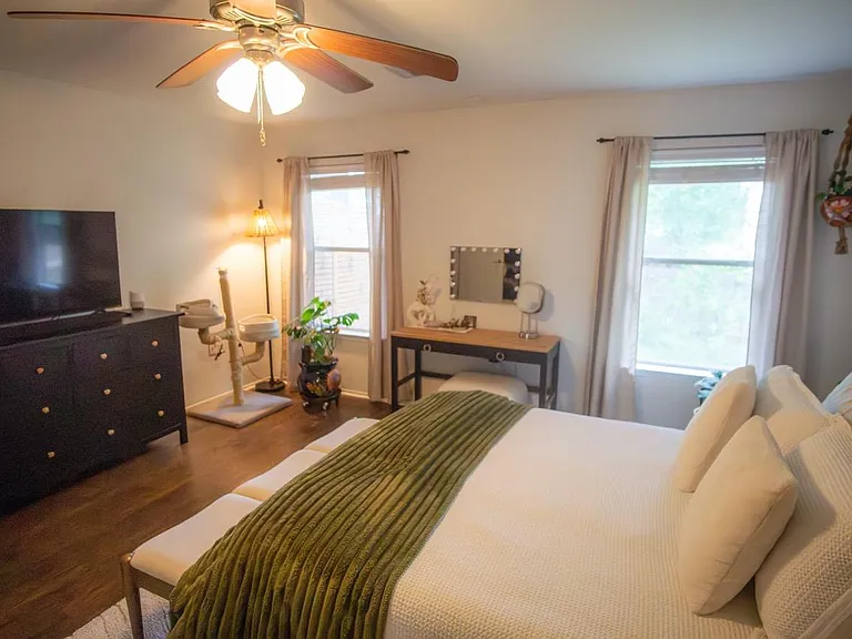 5209 English Glade Dr — Photo 8