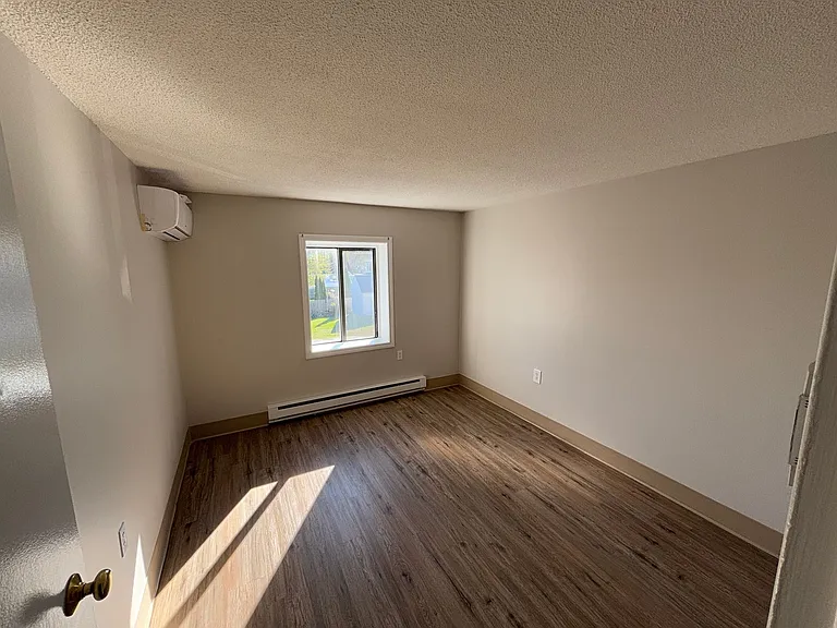 550 Walnut St — Photo 7