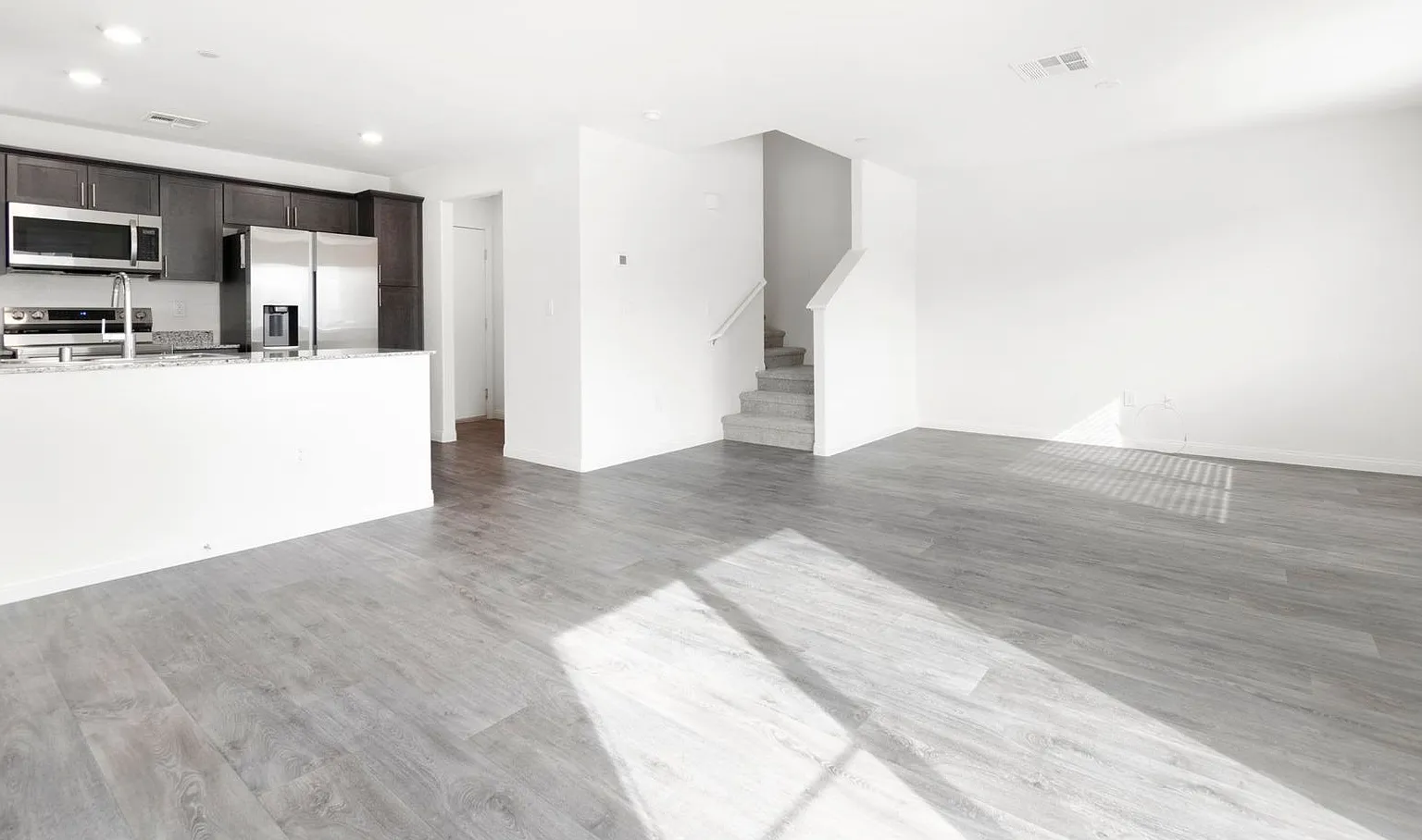 Exceptional 3 bed 2 and a half bath townhome; brand new build, move in ready!! — Photo 4