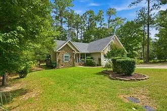 104 Cedar Ln — Photo 4