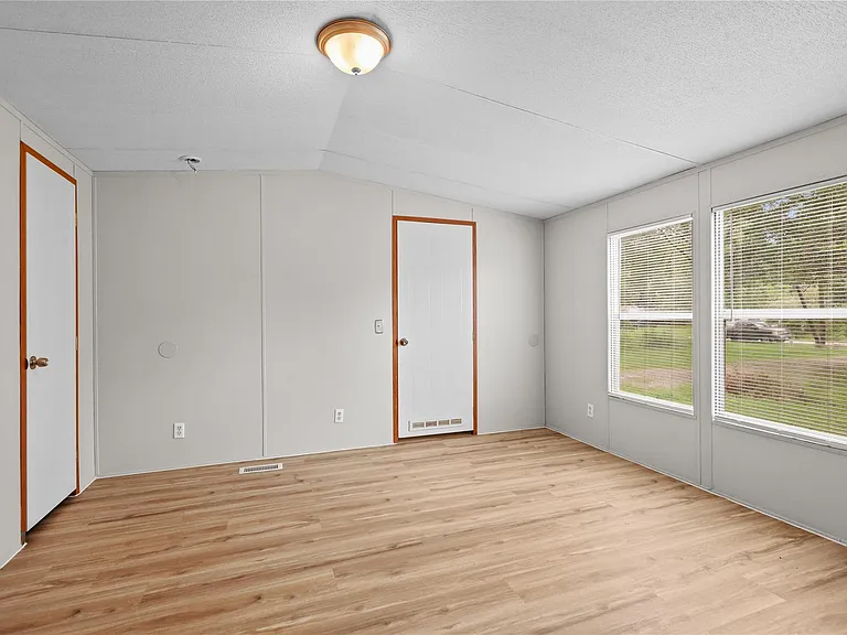 22091 Bowden Dr — Photo 8