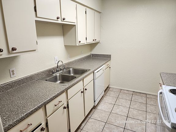 5th image of 2000 Oakwood Ct #2000