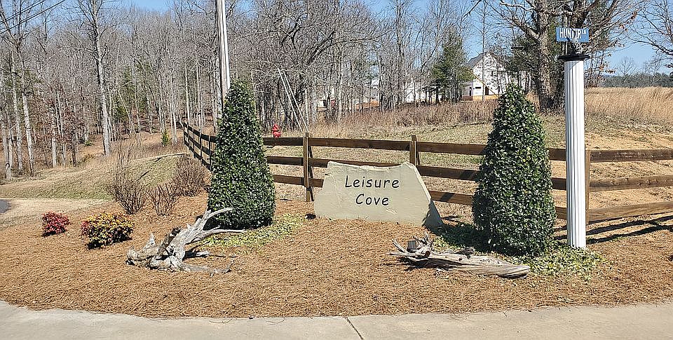 1st image of 386 Leisure Ct