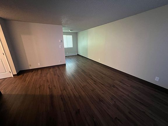 3rd image of 131 NW Deer St APT 6